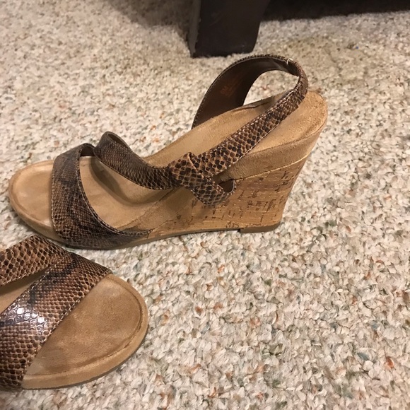 Comfortable  Aerosole Wedges - Picture 2 of 3